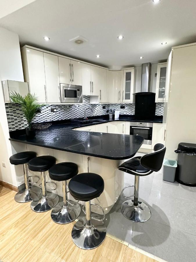 London Charm - Stylish Room In Spacious Home Luaran gambar