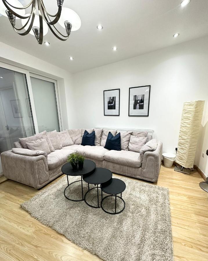 London Charm - Stylish Room In Spacious Home Luaran gambar