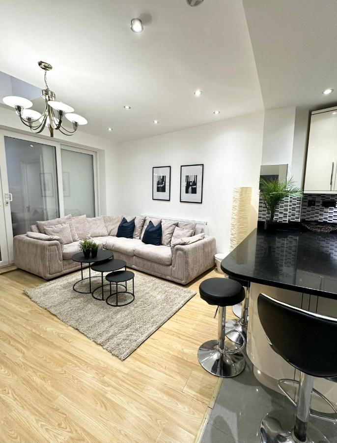 London Charm - Stylish Room In Spacious Home Luaran gambar