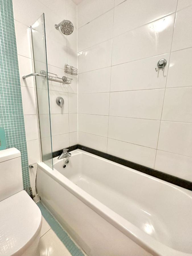 London Charm - Stylish Room In Spacious Home Luaran gambar
