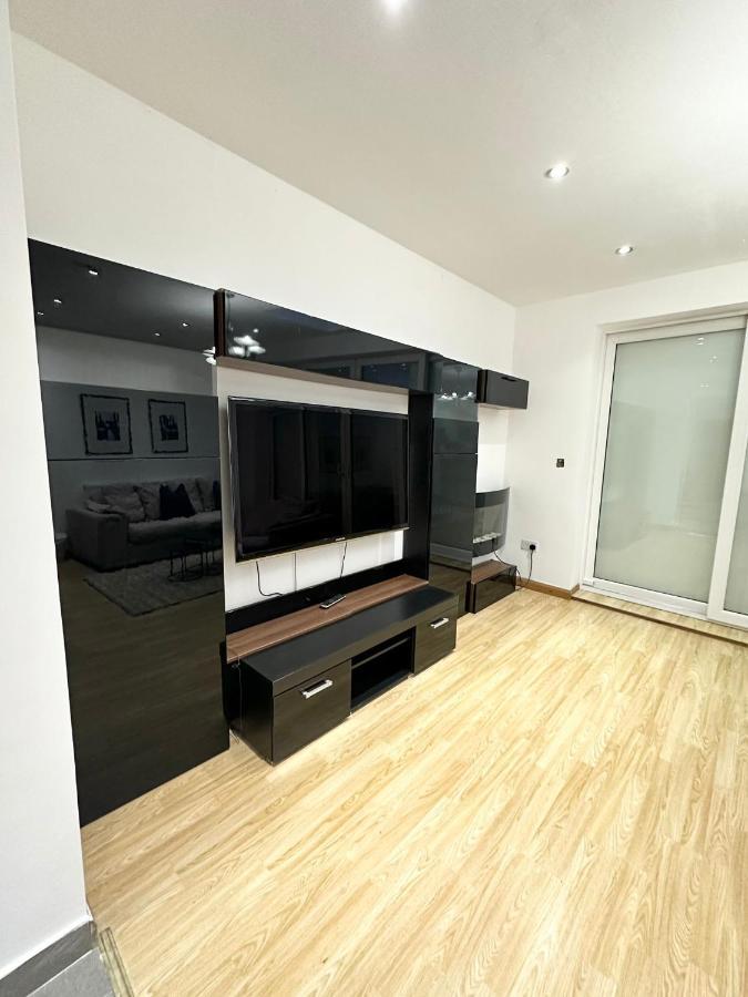 London Charm - Stylish Room In Spacious Home Luaran gambar